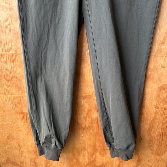 Lululemon On the Fly Jogger Olive Green Cuffed Hem Pull On Pant - Picture 7 of 12